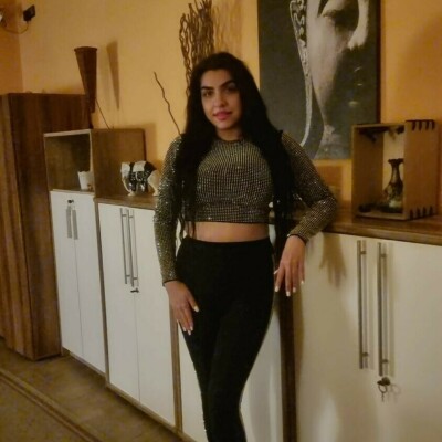 Julia Behaart