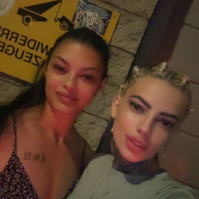 Sara & Bella