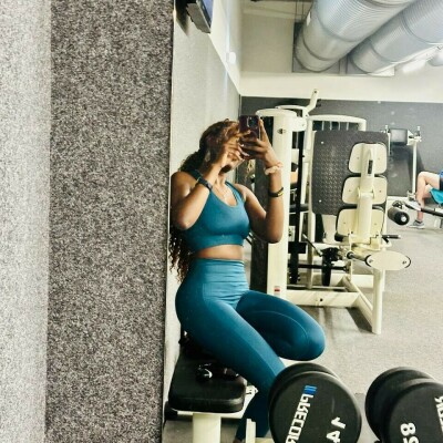 Nia_Leon