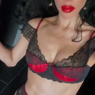 Adriana Ts