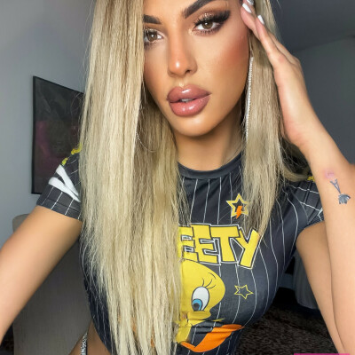 Chloe_Bobshell