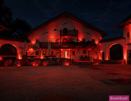 Saloon Nightclub