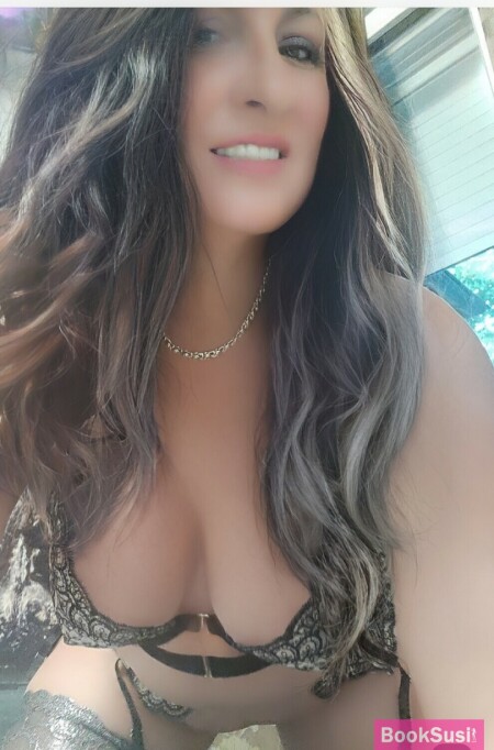 Andreea 52