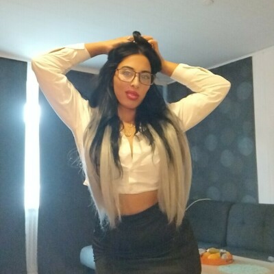 Laura Tha
