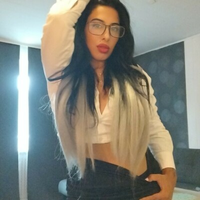 Laura Tha