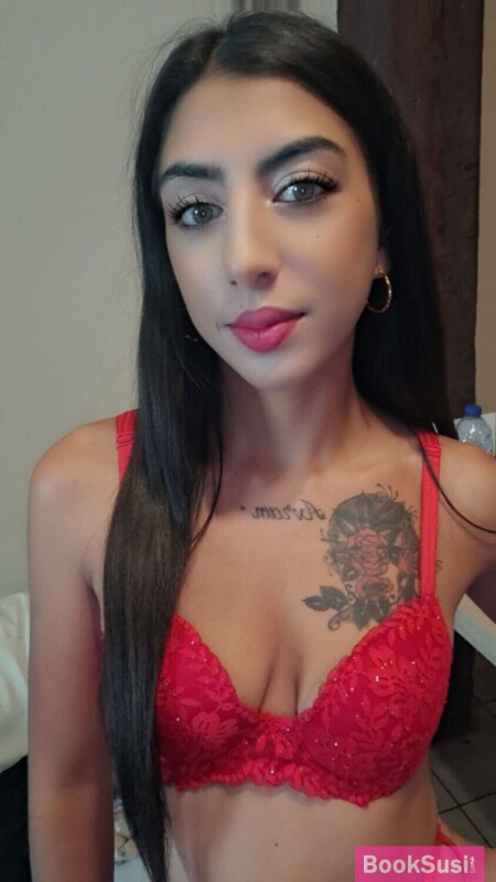 Bella Kiss