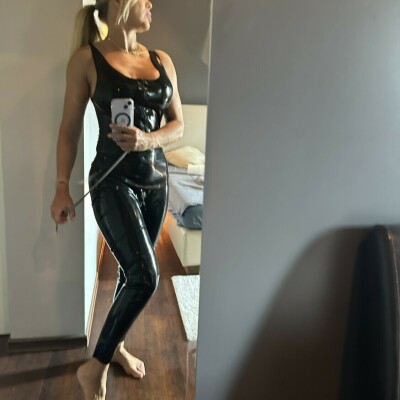 Body2Body+Sex+Domina
