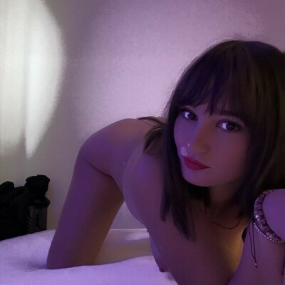 Sexy Brunetă