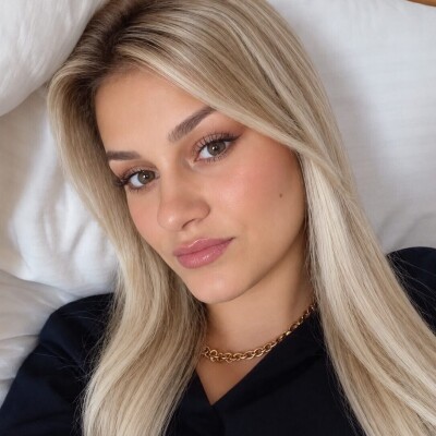 Mia