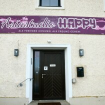 Asiastudio Happy