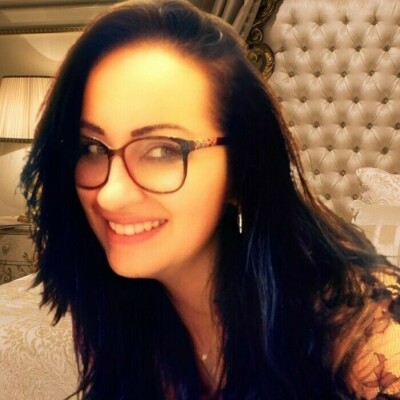 Andreea 52