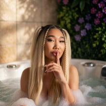 Amira L