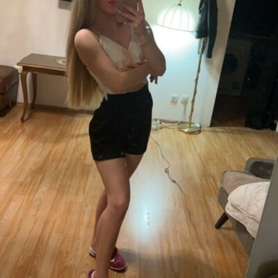 Adelee Blond