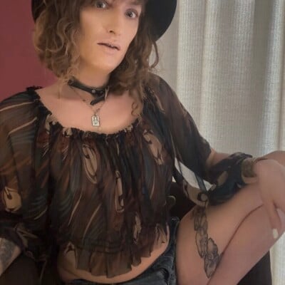 Model Lilith Ts