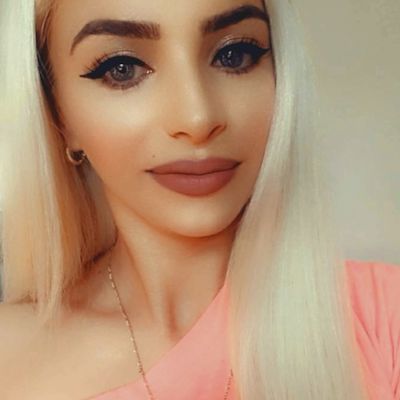 Selena-28