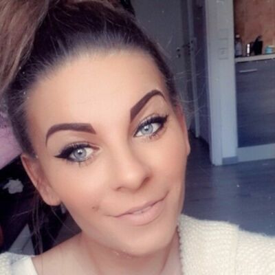 Blonde-Jennyy